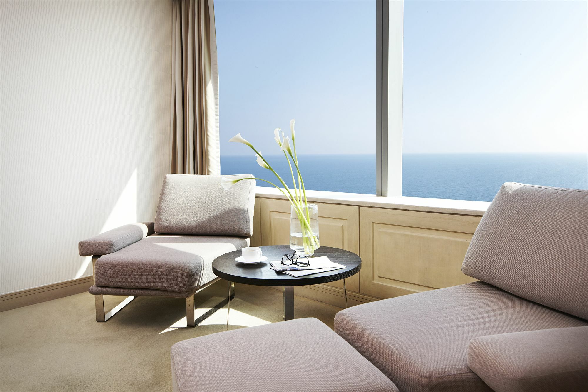 Haeundae Grand Hotel Busan Exterior photo A room at the hotel