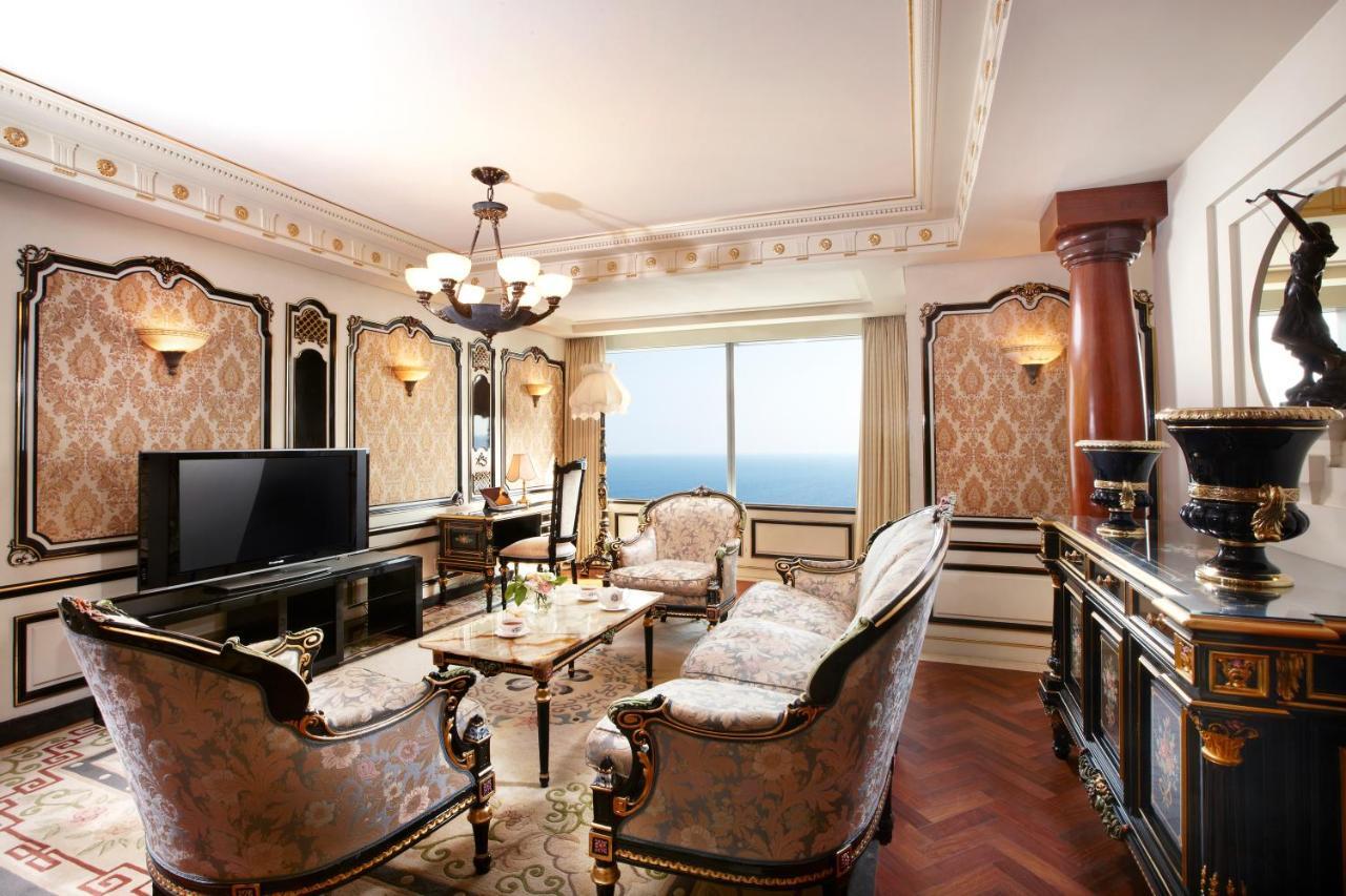 Haeundae Grand Hotel Busan Exterior photo A living room in a suite at the hotel