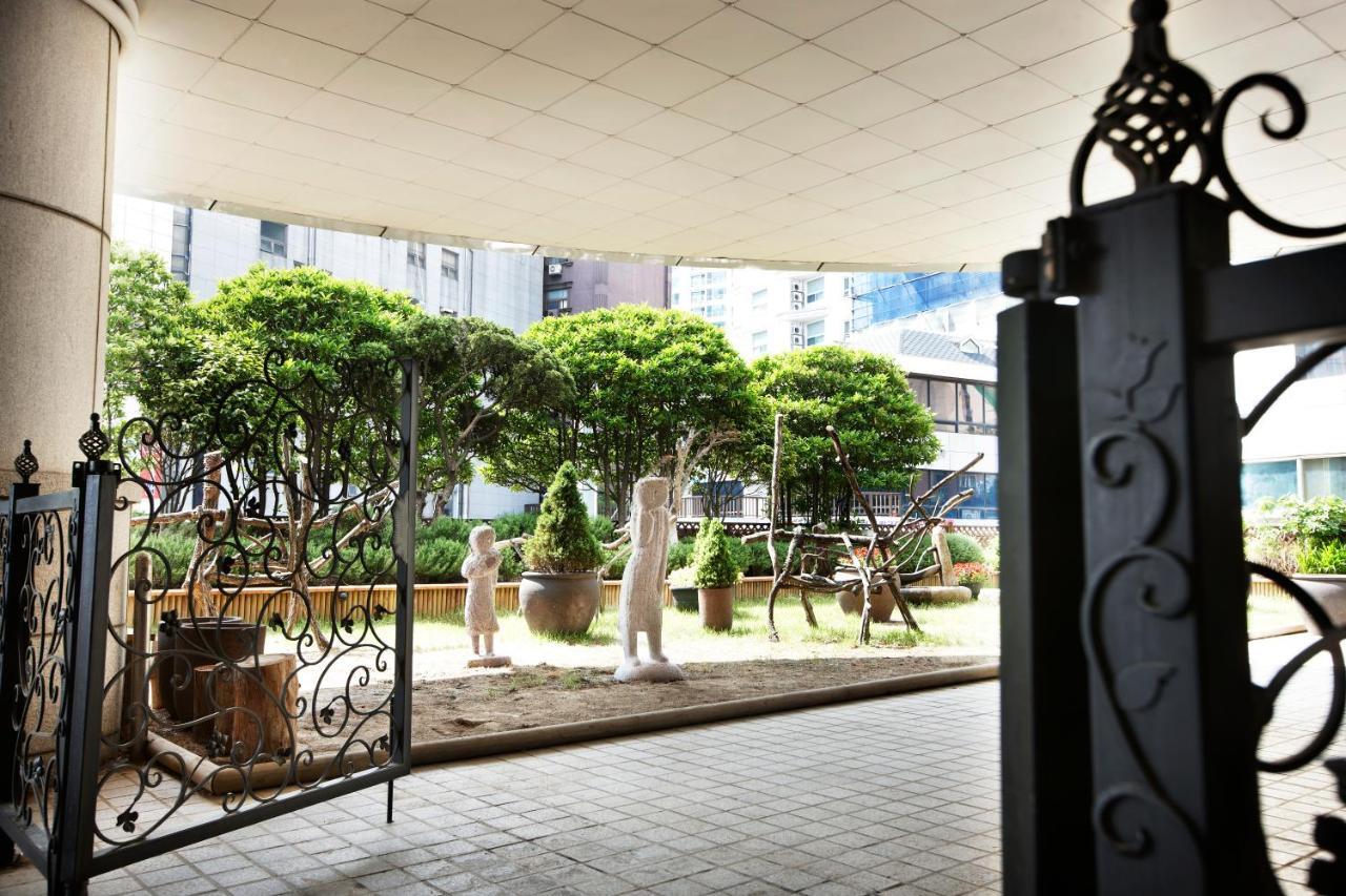 Haeundae Grand Hotel Busan Exterior photo The entrance of the garden